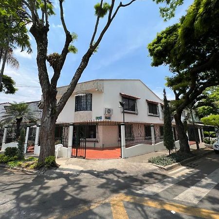 Casa Hotel Flor Del Valle กาลี ภายนอก รูปภาพ
