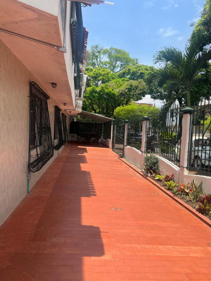 Casa Hotel Flor Del Valle กาลี ภายนอก รูปภาพ